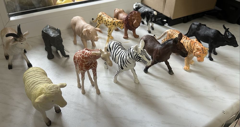 Реалістичні фігурки тварин (Schleich-стиль)