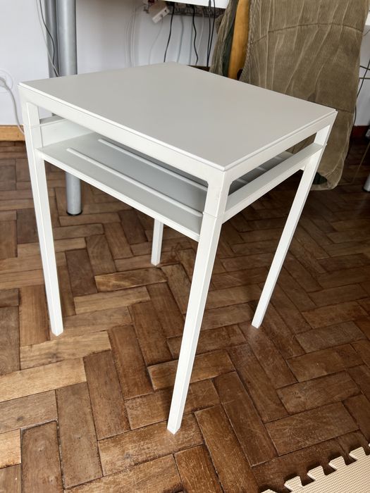 Mesinha cabeceira/apoio IKEA