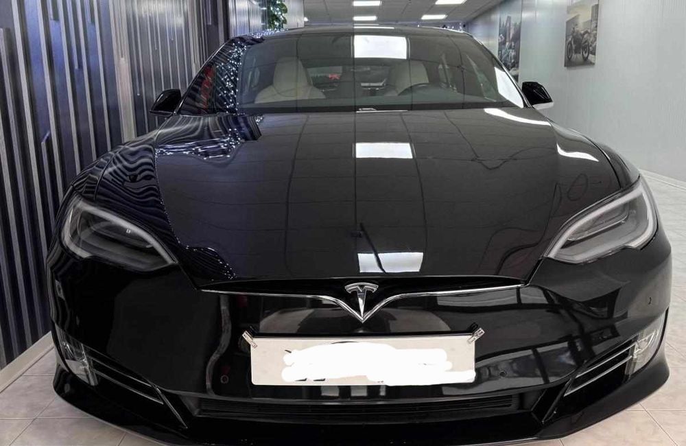Tesla Model S — fotografia 8