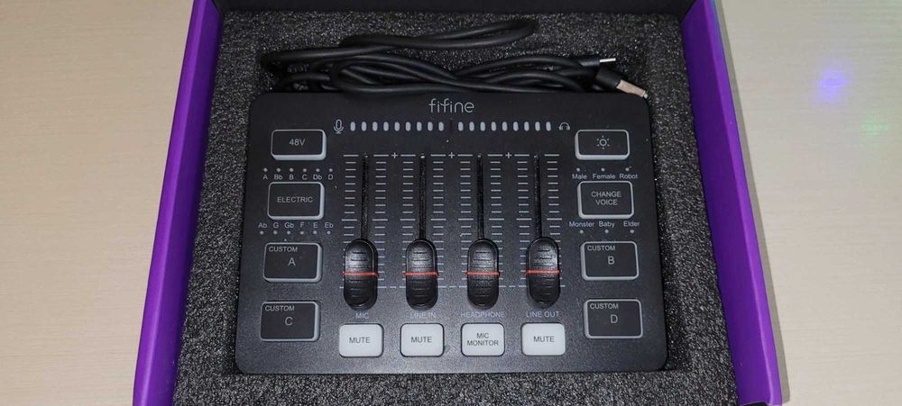 Микшер звуковая карта Fifine SC3