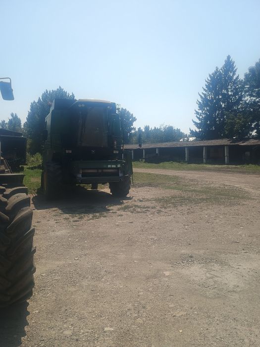 Комбайн зернозбиральний джондір 1085