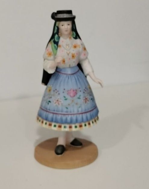 Estatuetas trajes típicos de Portugal de Coleções Philae