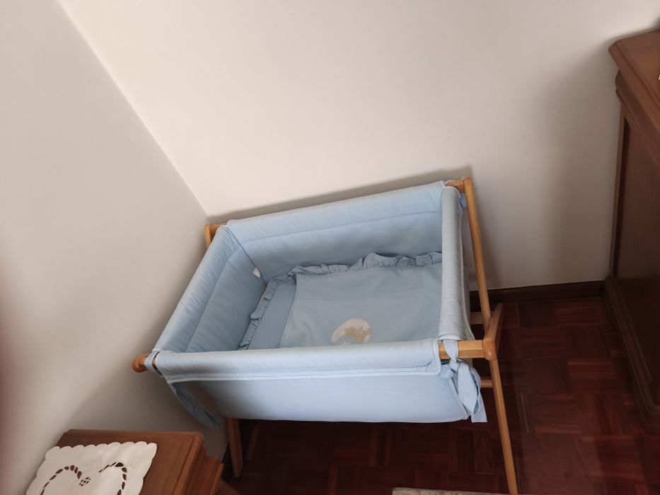 Berço bebe azul claro