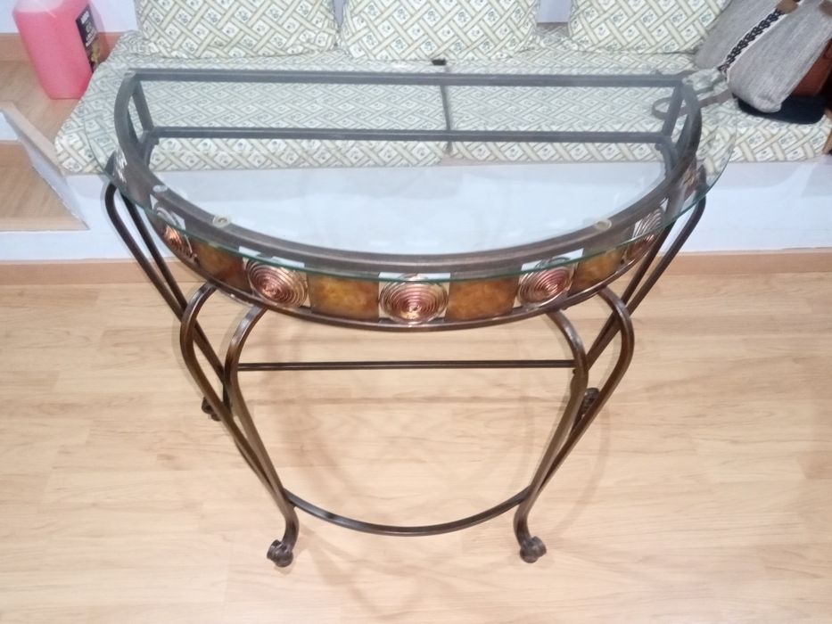 Vendo mesa/ aparador/ credência