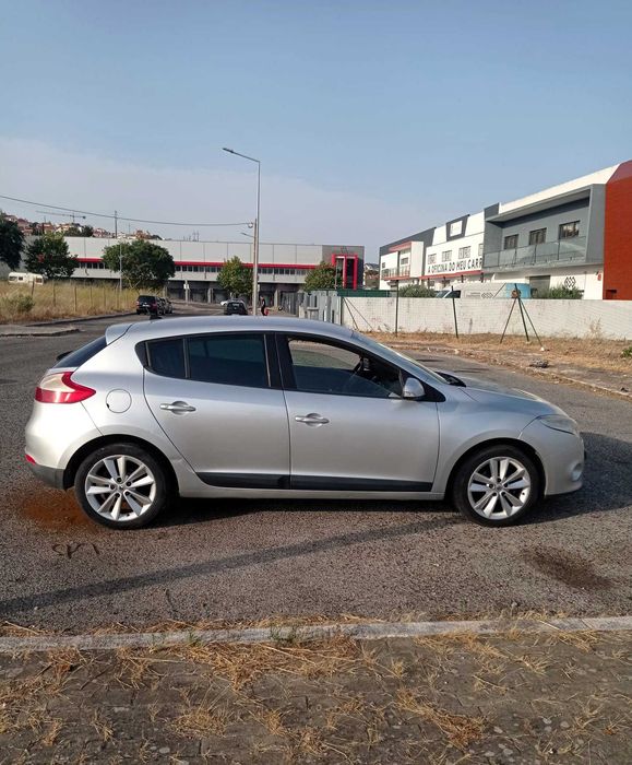 Vendo Renault Mégane 1.5 dCi de 2011 em bom estado geral, muito confortável, económico e pronto a circular.