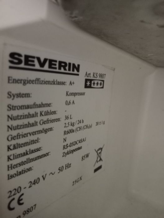 Продається маленька морозильна камера