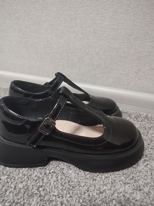 Продам туфельки для дівчинки