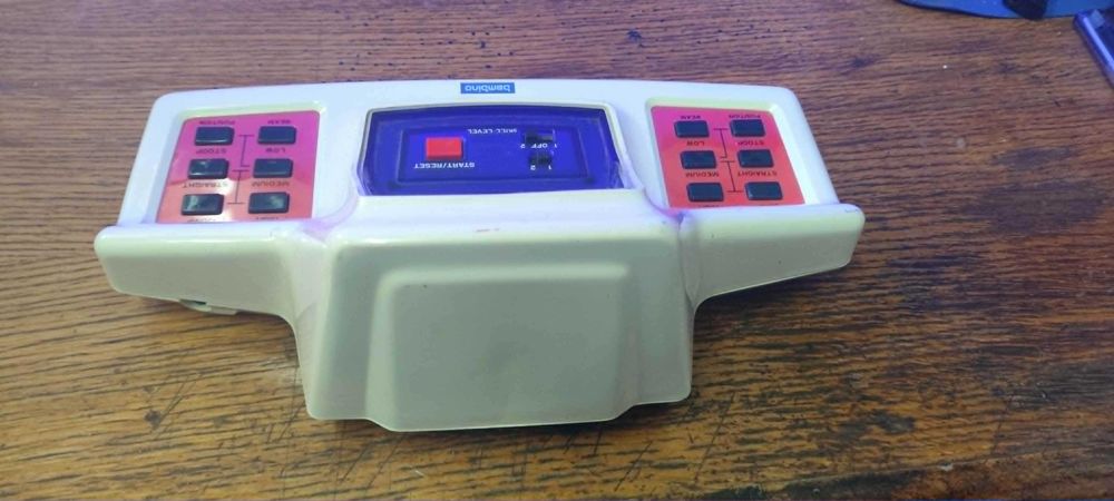 Consola de jogos eletrónicos portátil Bambino Space Laser Fight dos anos 70