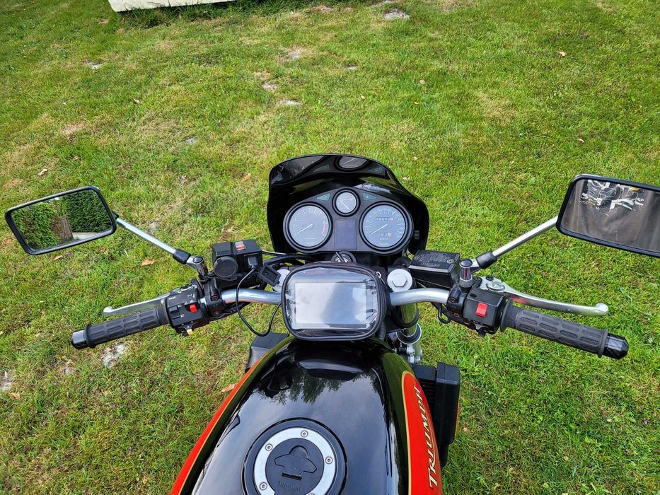 TRIUMPH TRIDENT 900
