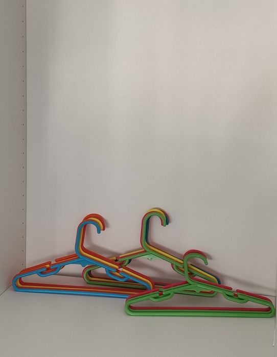 Cabides coloridos para roupa infantil (pack 14 cabides)