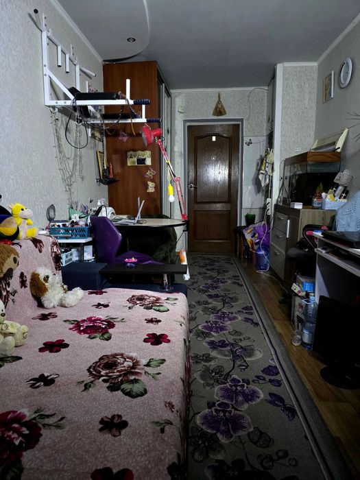 ПРОДАЖ дві кімнати в гуртожитку між метро Нивки та Сирець