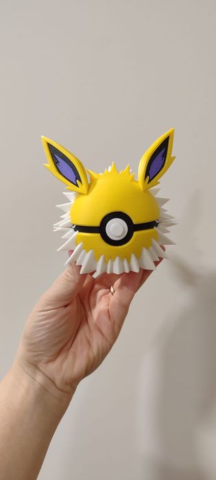 Jolteon pokeball pokemon 3d