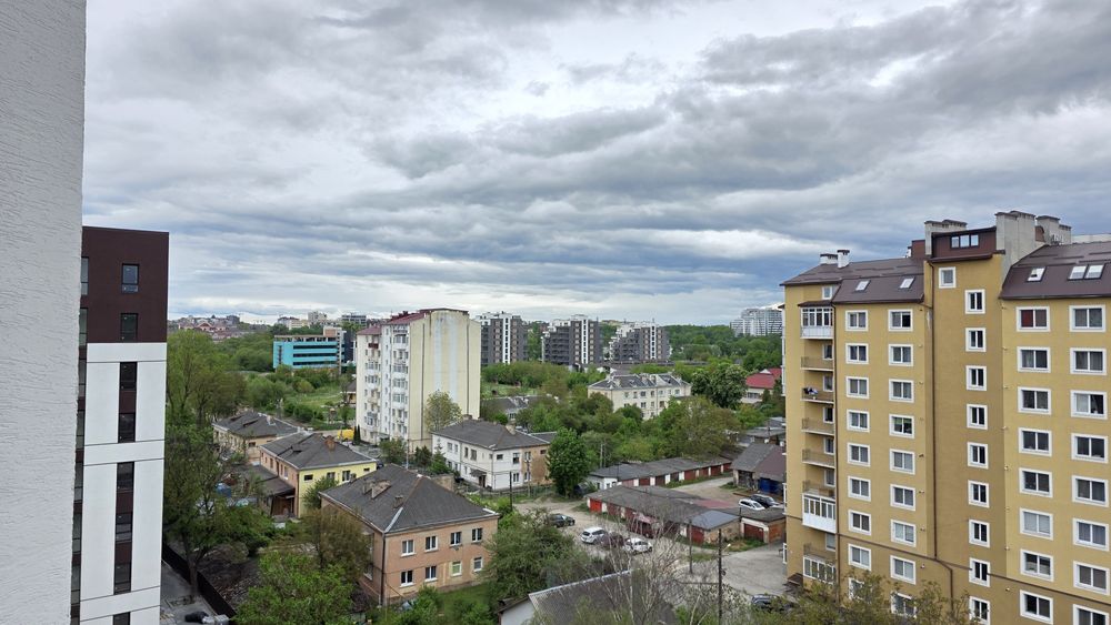 Продам видову 3к квартиру з виглядом на міське озеро то місто