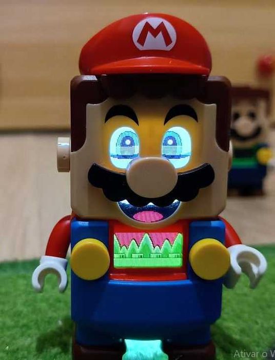 Figuras interativas originais do LEGO Super Mario e LEGO Luigi