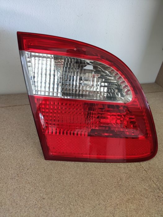 Farolim da mala Mercedes S211/w211 carrinha