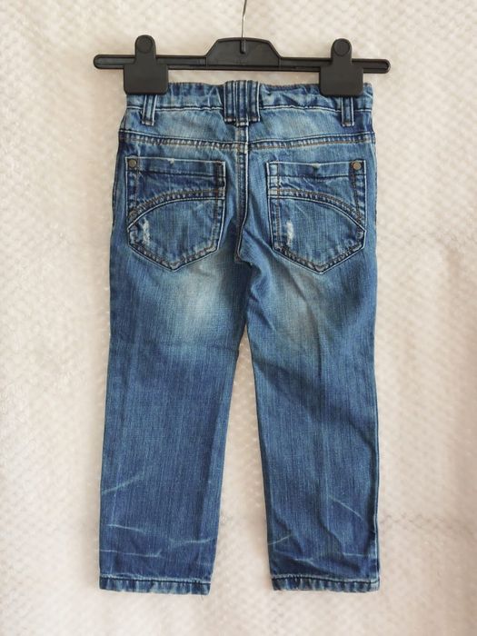 Jeansy z przetarciami. Benetton. 104 cm