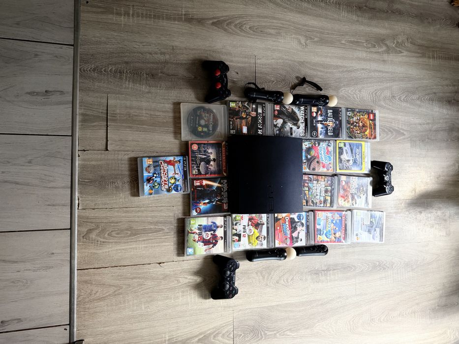PlayStation 3 Slim + 3 pady + 4 PS Move + 16 gier – komplet