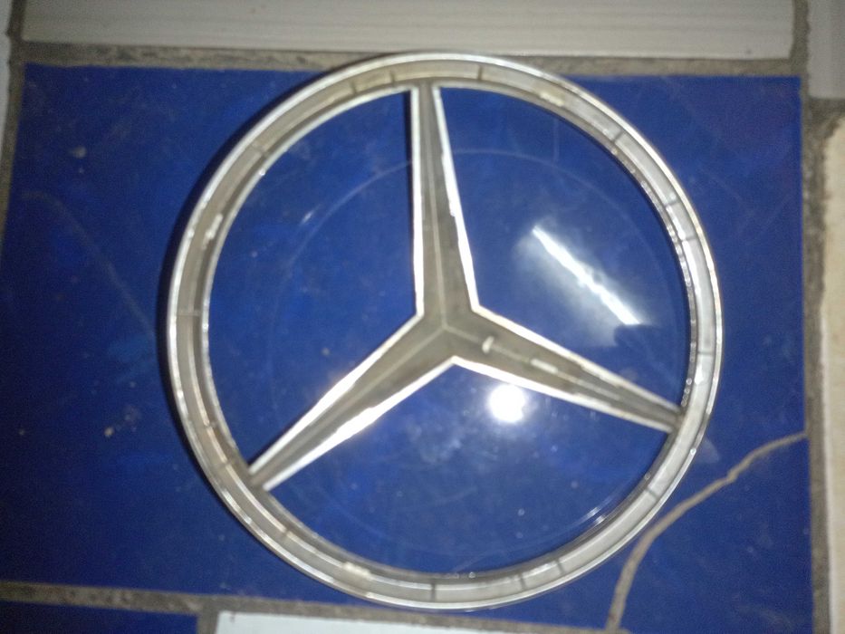 Значок на мерседес