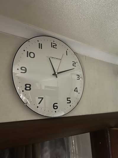 Часы настенные рабочие, не маленькие, на батарейках
