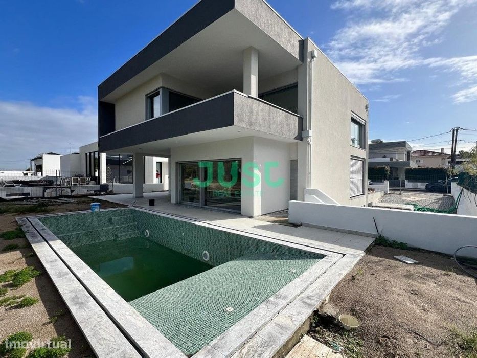 Moradia de luxo quase pronta na Marisol