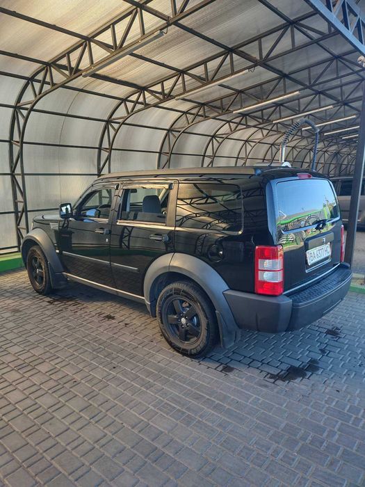 Ексклюзивний автомобіль Dodge Nitro у гарному