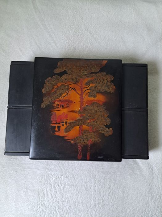 Продам антикварну  шкатулку.