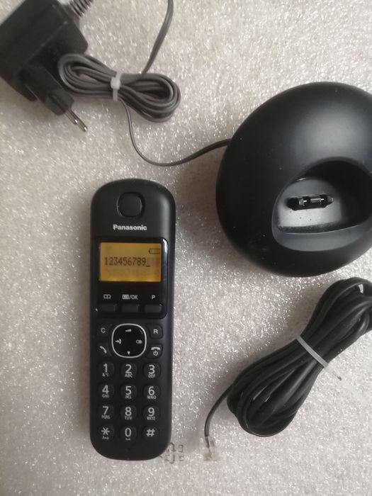 Telefon domowy bezprzewodowy Panasonic.