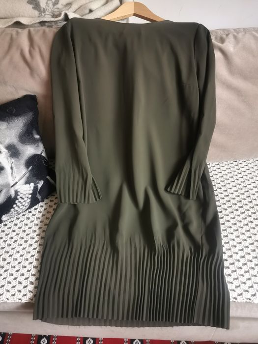 COS sukienka khaki plisowana