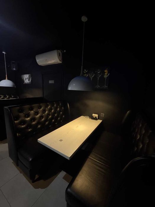 Продається кафе-бар Black White на вулиці Небесної Сотні та Політаєва