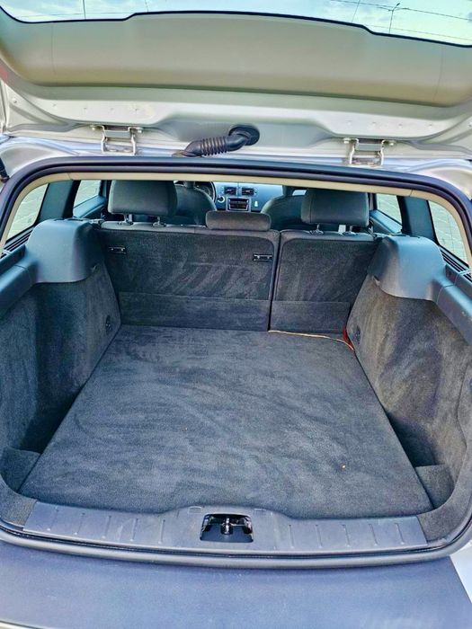 Терміново продам надійний Volvo v50 1.6D
