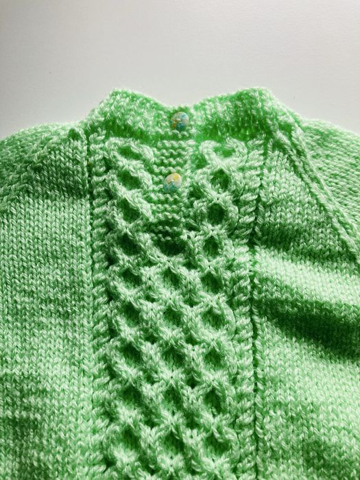 Sweterek dziewczęcy zielony ręcznie robiony