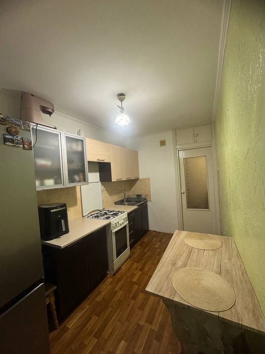 Продається трьох кімнатна квартира