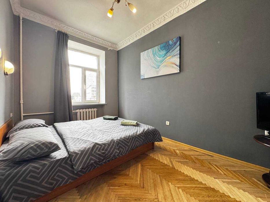 Оренда подобово сучасної 3к квартири, м. Палац Спорту (2 хвилини)