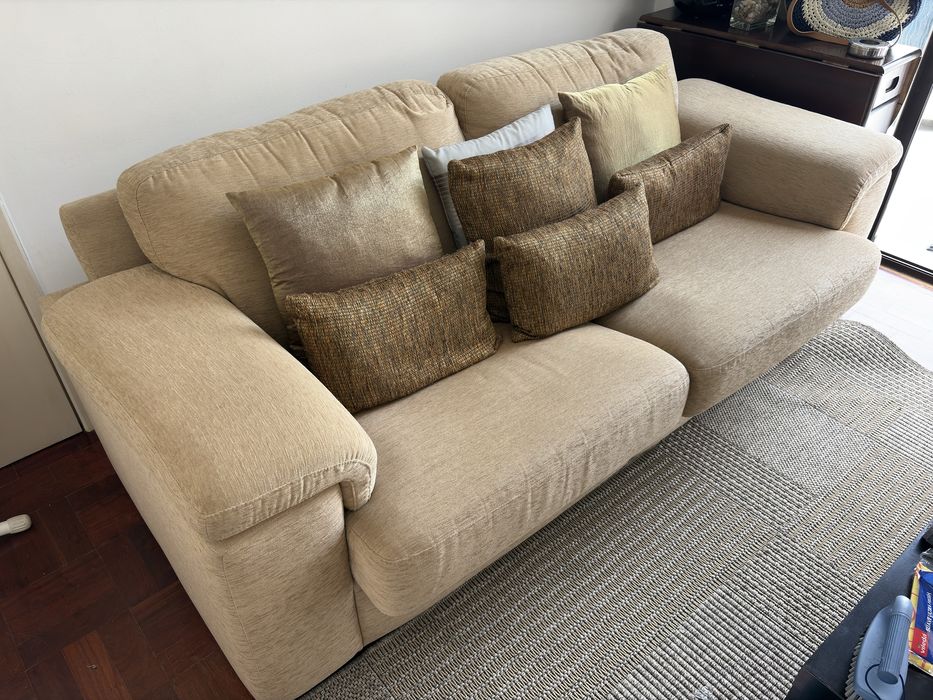 Desapega: Sofa 2 lugares bege usado