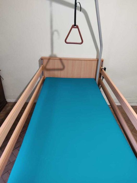 Cama articulada eléctrica da Sensicare + colchão anti-escaras - VISEU