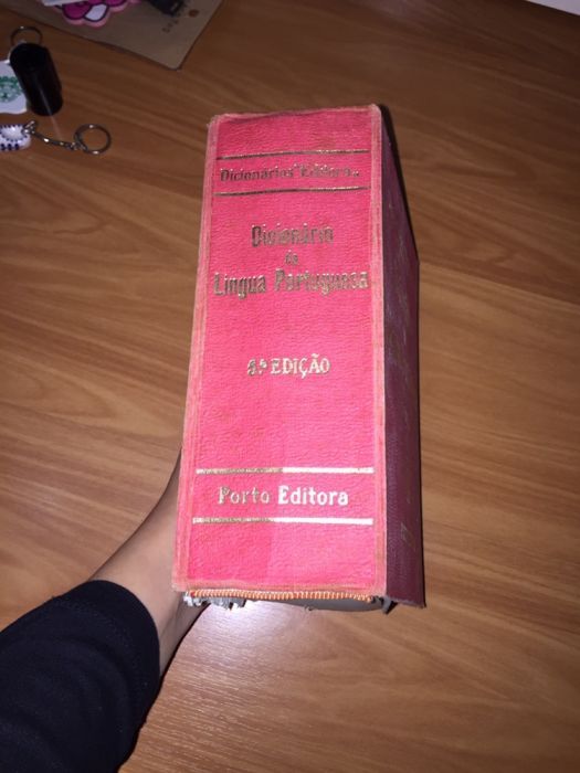 Dicionário de Língua Portuguesa