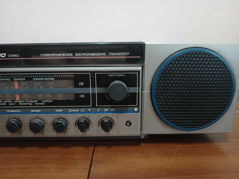 Radzieckie radio z gramofonem Wega 300 stereo z PRL