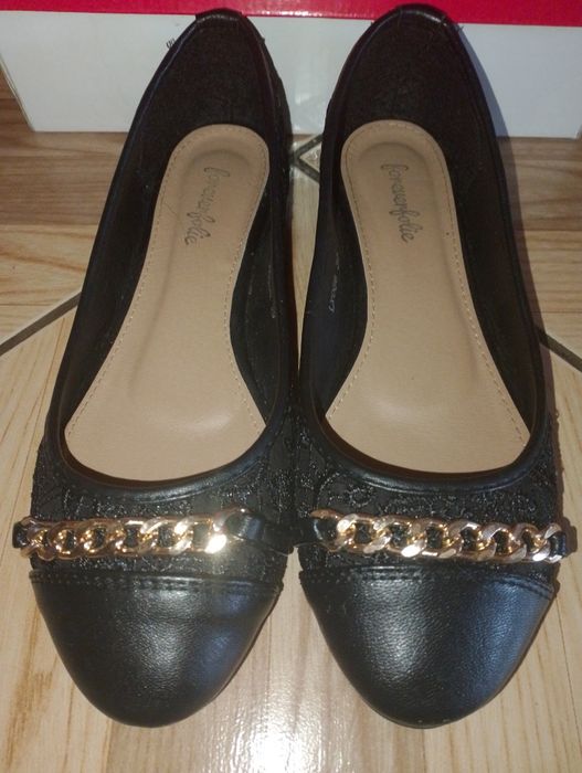 Buty damskie koronkowe z łańcuszkiem