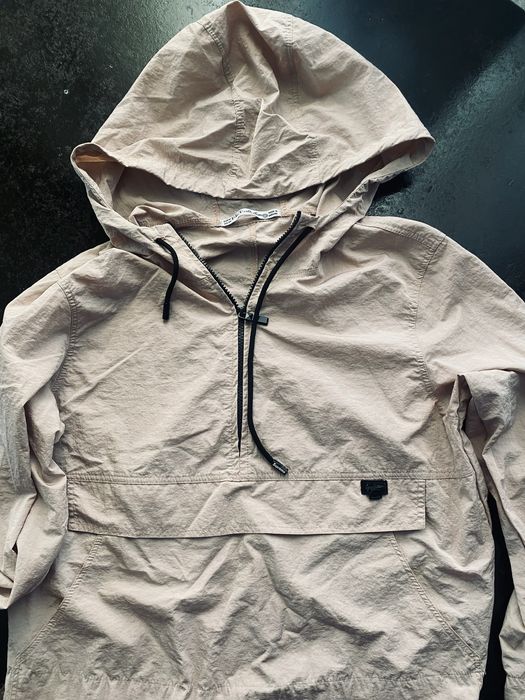 Вітровка жіноча легка