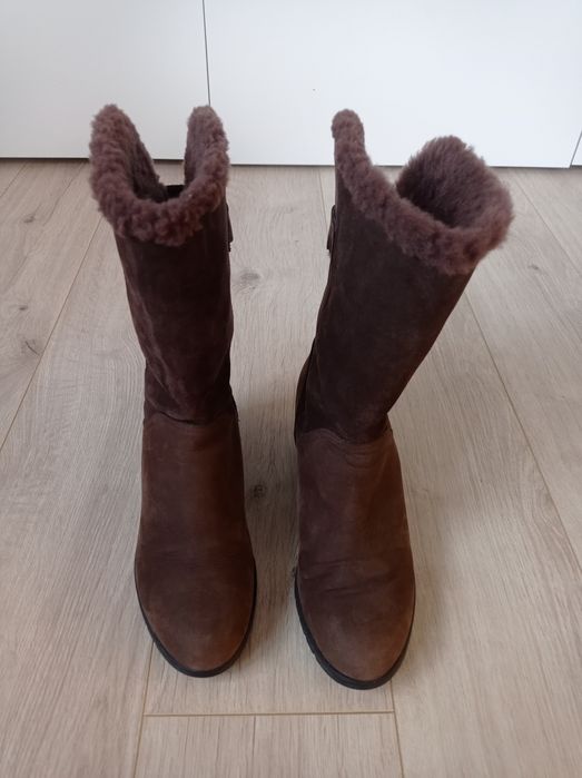 Kozaki na koturnie UGG