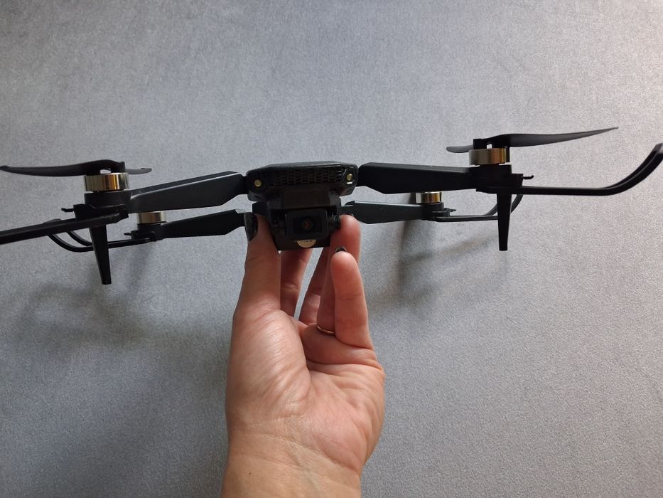 Dron E88 Evo z 3 bateriami