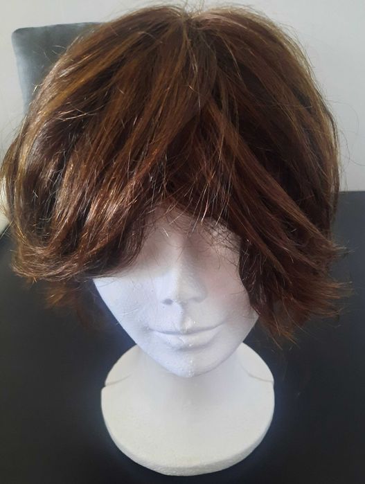 Peruca cabelo natural, cor castanho, como nova, marca Ellen Wille