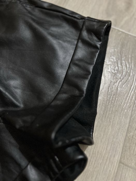 Шорти жіночі утеплені флісом чорні штучна шкіра