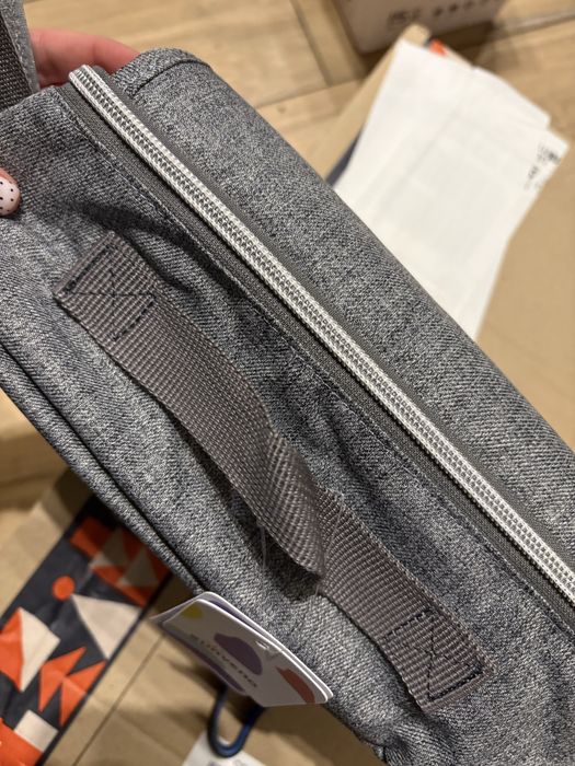 Szara  Kosmetyczka z zamkiem