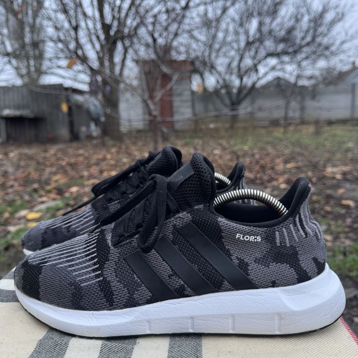 Кроссовки Adidas Swift Run Camo, 42,5 размер, Оригинал, Кросівки