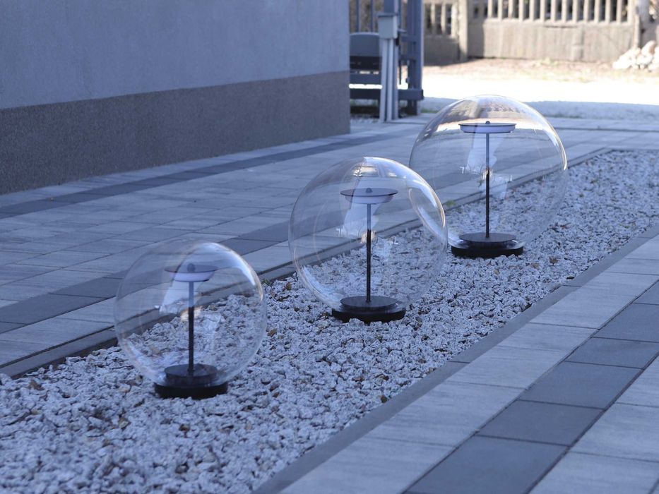 Zestaw trzech dekoracyjnych włoskich lamp typu kula ogrodowa, BALUX LED TR 30, 40, 50 cm do dekoracji domu i ogrodu