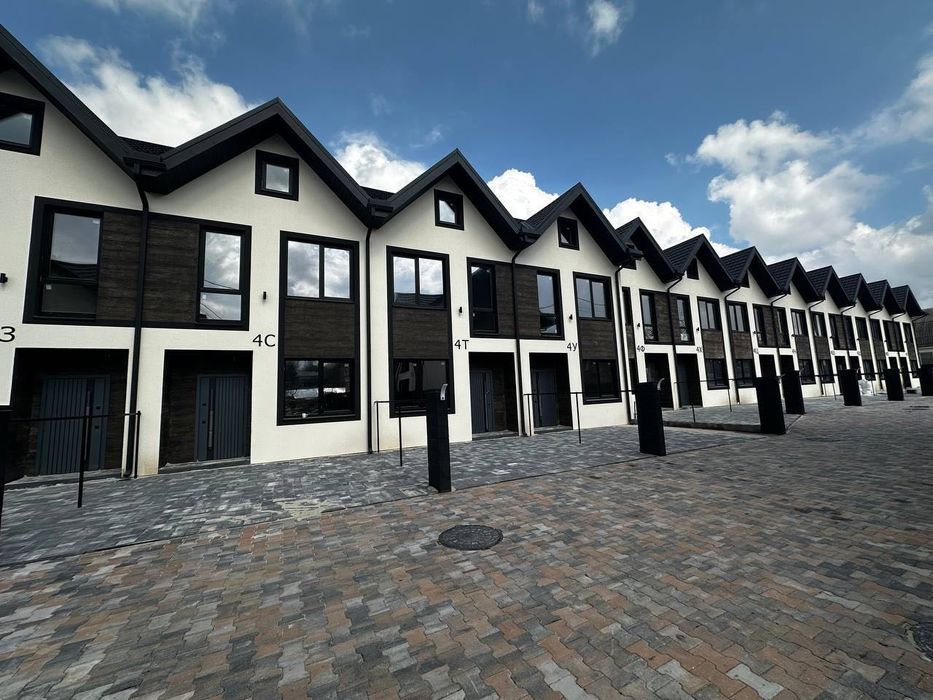 Таунхаус з мансардою у подарунок