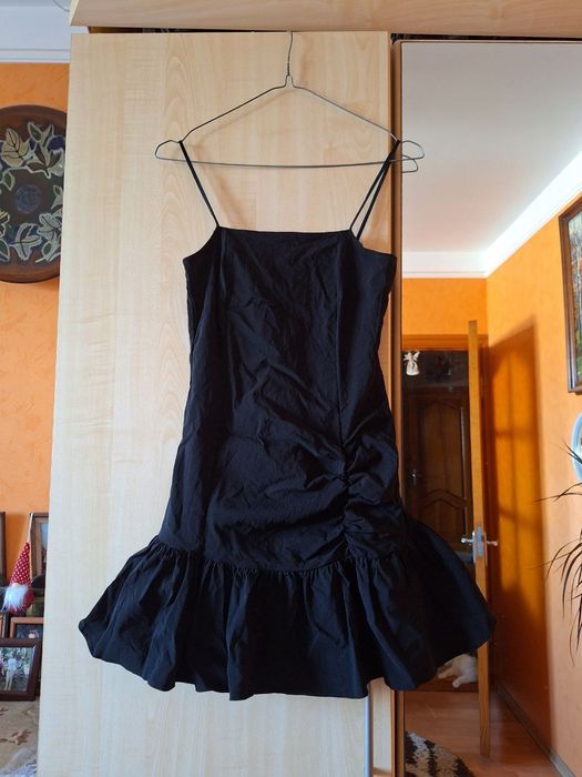 Чорна сукня на бретельках topshop