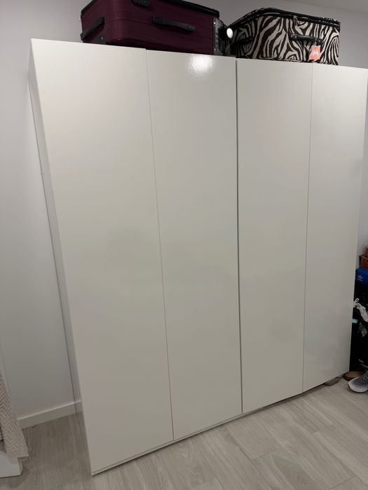 Guarda Vestidos por apenas 180€