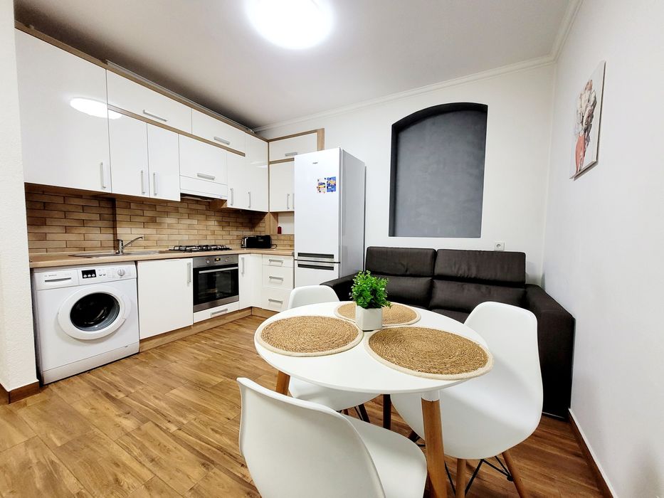 Подобово Львів , центр, пл. Я.Осмомисла, поруч пл. Ринок. Оперний.